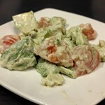 居酒屋インドカレー アジア料理チャンドラマ - アボカドとトマトのサラダ