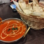 居酒屋インドカレー アジア料理チャンドラマ - バターチキンカレー、ナン