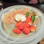 ミアスタンド - イチゴとブッラータカプレーゼ(2/15)