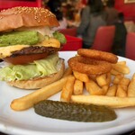 ブラザーズ 人形町本店 - アボカドチーズバーガー　サワークリームトッピング