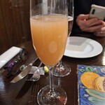 ラ・ピッコラ・ターヴォラ - ノンアルコールカクテル　ベリーニ　700円