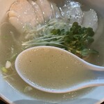 ラーメン・豚足 太吉 - スープ