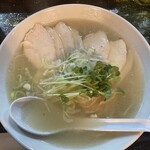 ラーメン・豚足 太吉 - 鶏ガラ塩ラーメン850円                                            鶏チャーシュー200円