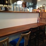 パンチャバティ - 和裁の裁ち台を利用されたというカウンター