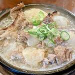 居酒屋くろ兵衛 - グッツグツの牛すじ煮込み￥650