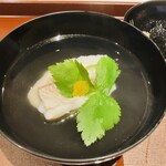 馳走 啐啄一十  - 【写真④】花鯛(愛媛県)、蔵囲利尻昆布(奥井海生堂)と鮪節出汁のお椀