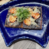 小梅 浦和総本店 - 厚揚げのピザ風。ソースは甘味噌です。