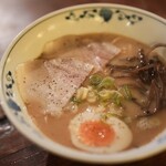 三代目釜匠 ばってんラーメン - 料理写真: