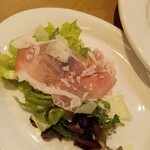 デニーズ 浜松町店 - シーザーサラダ〔取り分けました〕