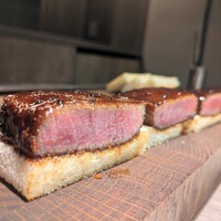 USHIGORO S. SHINJUKU - シャトーブリアンカツサンド 黒トリュフ添え