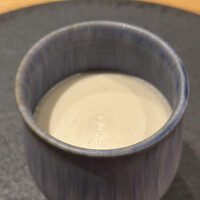 et NOU - 胡椒のエスプーマの下に、南瓜の美味しいスープが隠れている。