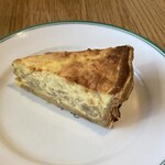 CURRY CLUB キュイエール - 本ズワイガニとエノキ茸のキッシュ