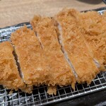 とんかつ新宿さぼてん - サクサクのカツ