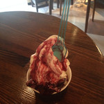 ジェラテリア アクオリーナ - ジェラートソフト ミルク＆ダークチェリー（570円）