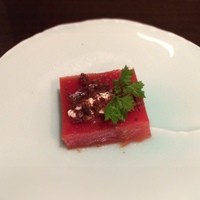 西麻布 肉粋やまもと - アミューズはトマトのゼリーよせ