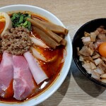 麺屋 伊藤 - 期間限定 特製豚肉出汁台湾らーめん(1750円税込)、チャーシュー飯(400円税込)