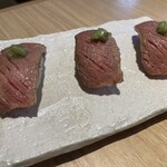 和牛焼肉 LIEBE - ランチメニューとは別に肉寿司注文！この時は一貫サービス期間？だったのか2→3貫に増量中でした！