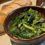 大衆バル29man - 牡蠣と春菊のアヒージョ