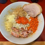 ラーメン鷹の目 - カルボナーラ 200g 豚マシ ニンニクアブラマシカラアゲ粉チーズマシ