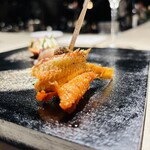 Simples - 朝取れたカサゴを素揚げし、自家製のソースと合わせた一品