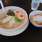 幸楽苑 - 左背油中華そば(薬味抜き)＋トッピング味玉720円、右セットメニューのチューシュー丼300円