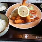味吉亭 - エビフライ(850円)  定食(300円)