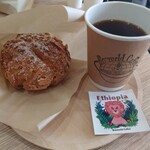 Breworld Coffee - 料理写真:エチオピア産ゲイシャジャスミン＆シュークリーム