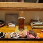 たくまんま - ・宮崎の完熟金柑、紅くるり、熊本ばってんなす、肉味噌
                                ・ローストビーフ55日熟成
                                ・糸島赤大根の自家製ガリしらす和え
                                ・和牛レバーパテ黒トリュフ
                                ・塩かずのこ1.5年熟成
                                ・滋賀県産ぶどう豆