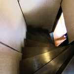 今原町家 - 2階から1階へはこの螺旋階段で。