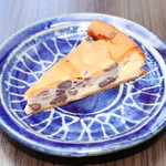 チーズケーキ CAFE MAGY - 和スイーツ登場。チーズとあんこがたまらない♪大納言チーズケーキ