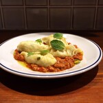 Hachihare - じゃがいもとミントのラビオリ ~お肉のラグーソース~