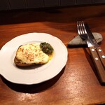 Hachihare - 原木しいたけと燻製モッツァレラチーズのオーブン焼