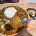 スパイスカレー あかつ亭 - 大根とサバのカレー アップ