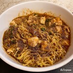 かむら屋 - 辣油を麺に混ぜ和え花椒をふりかけ