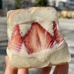 TANUKI APPETIZING - 白あんクリームと苺 820円