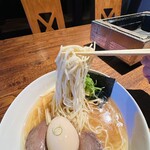 琉 肉、酒、ときどき魚。 - 【トドラーメン＝ストレート細麺】