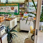 ニワフルーツ＆フルーツジュース - お店の隣は果物屋さん