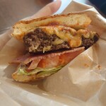 DAIBAN COFFEE cafe - ベーコンチーズバーガー✨肉厚パティでボリュームアップです。