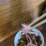 純とんこつ無双 - 紅生姜も小皿の上にオン