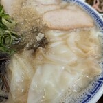 純とんこつ無双 - ワンタンはツルツルシコシコ