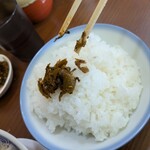 純とんこつ無双 - 辛子高菜で御飯を頂く