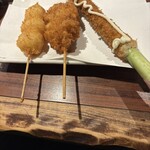 むさし - 串揚げ3種、うずら、げそ、アスパラ