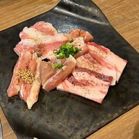 焼肉レストラン ロインズ 久茂地店 - やんばる若鶏、せせり、トントロ、アグー豚バラ