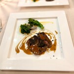 レオーネ・マルチアーノ - 国産牛サーロインの炭火焼き　トリュフ掛け