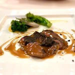 レオーネ・マルチアーノ - 国産牛サーロインの炭火焼き　トリュフ掛け