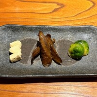 串揚げ 依知川 - クリームチーズ、ごぼうのバルサミコ漬け、芽キャベツのアンチョビソース
