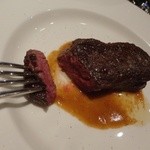 エノテカ・ラ・リコルマ - 北斗市「おぐに牧場」黒毛和牛ランプ肉のロースト