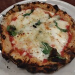 ピッツェリア ファッブリカ 1090 - チンクェ・フォルマッジョ（トマトソースと5種類のチーズ）