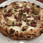 ピッツェリア ファッブリカ 1090 - プリマベーラ（ホタルイカ、フキノトウ、燻製チーズ、モッツァレラ、バジル）