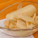 鮨やまか - ガリは、スライスと角切りのもの